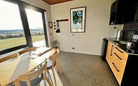 Fiordland Eco-Retreat -- Panoramic Views -- Hot Tub