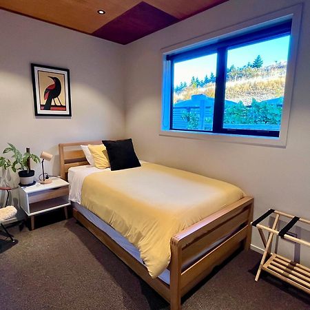 Fiordland Eco-Retreat -- Panoramic Views -- Hot Tub Villa Te Anau Exterior photo