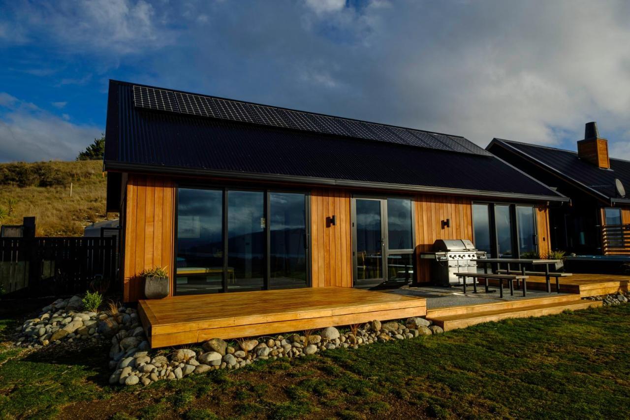 Fiordland Eco-Retreat -- Panoramic Views -- Hot Tub Villa Te Anau Exterior photo