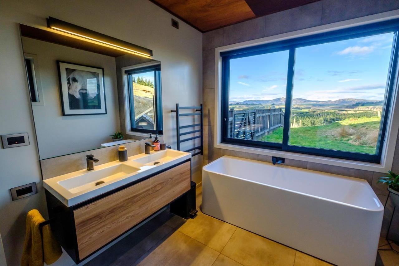 Fiordland Eco-Retreat -- Panoramic Views -- Hot Tub Villa Te Anau Exterior photo