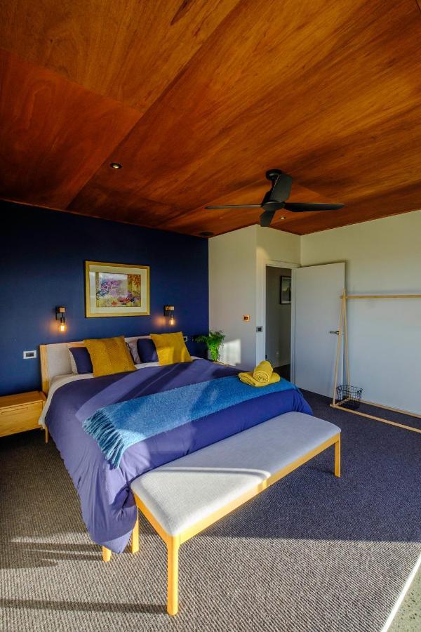 Fiordland Eco-Retreat -- Panoramic Views -- Hot Tub Villa Te Anau Exterior photo