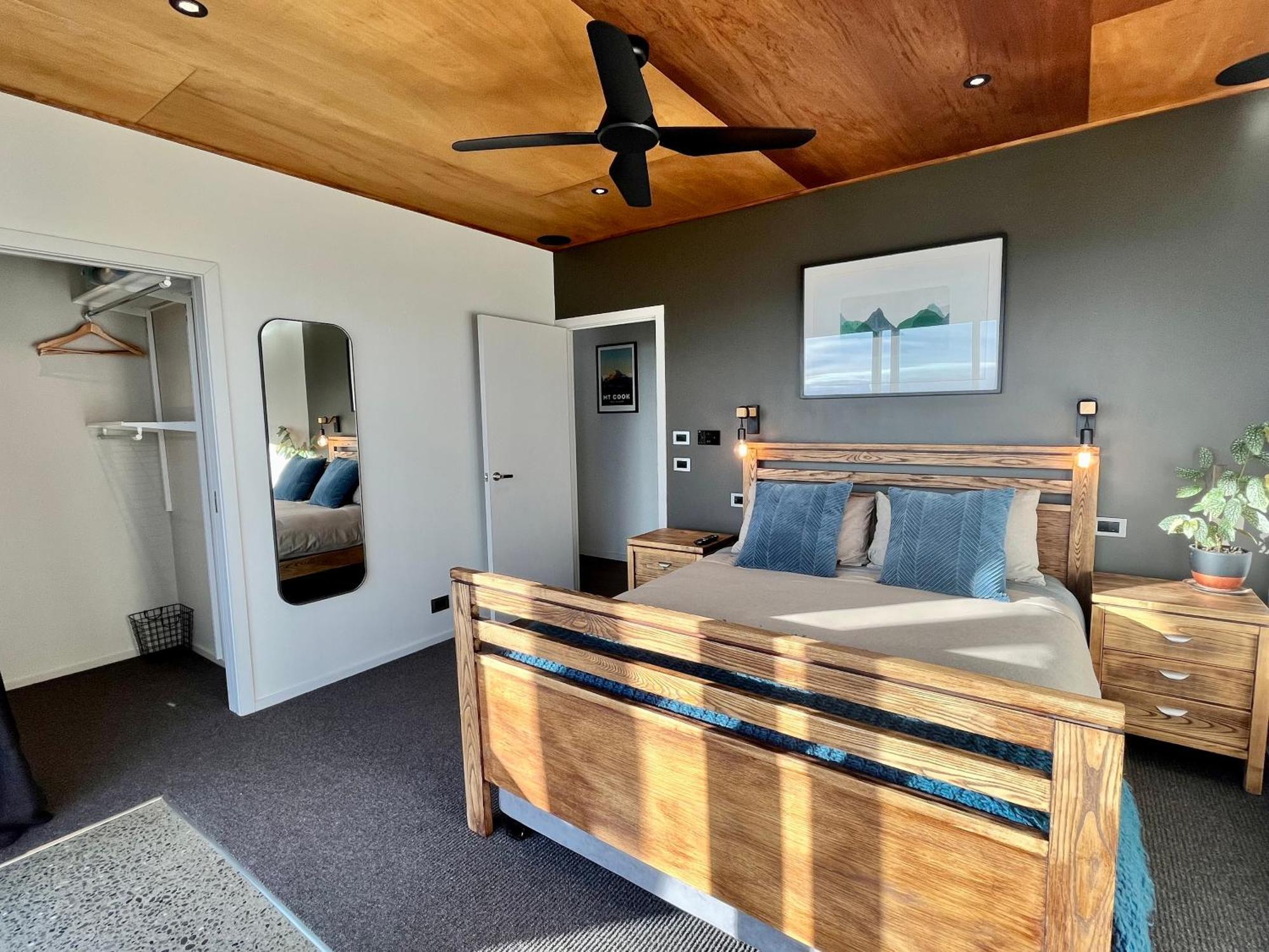 Fiordland Eco-Retreat -- Panoramic Views -- Hot Tub Villa Te Anau Exterior photo