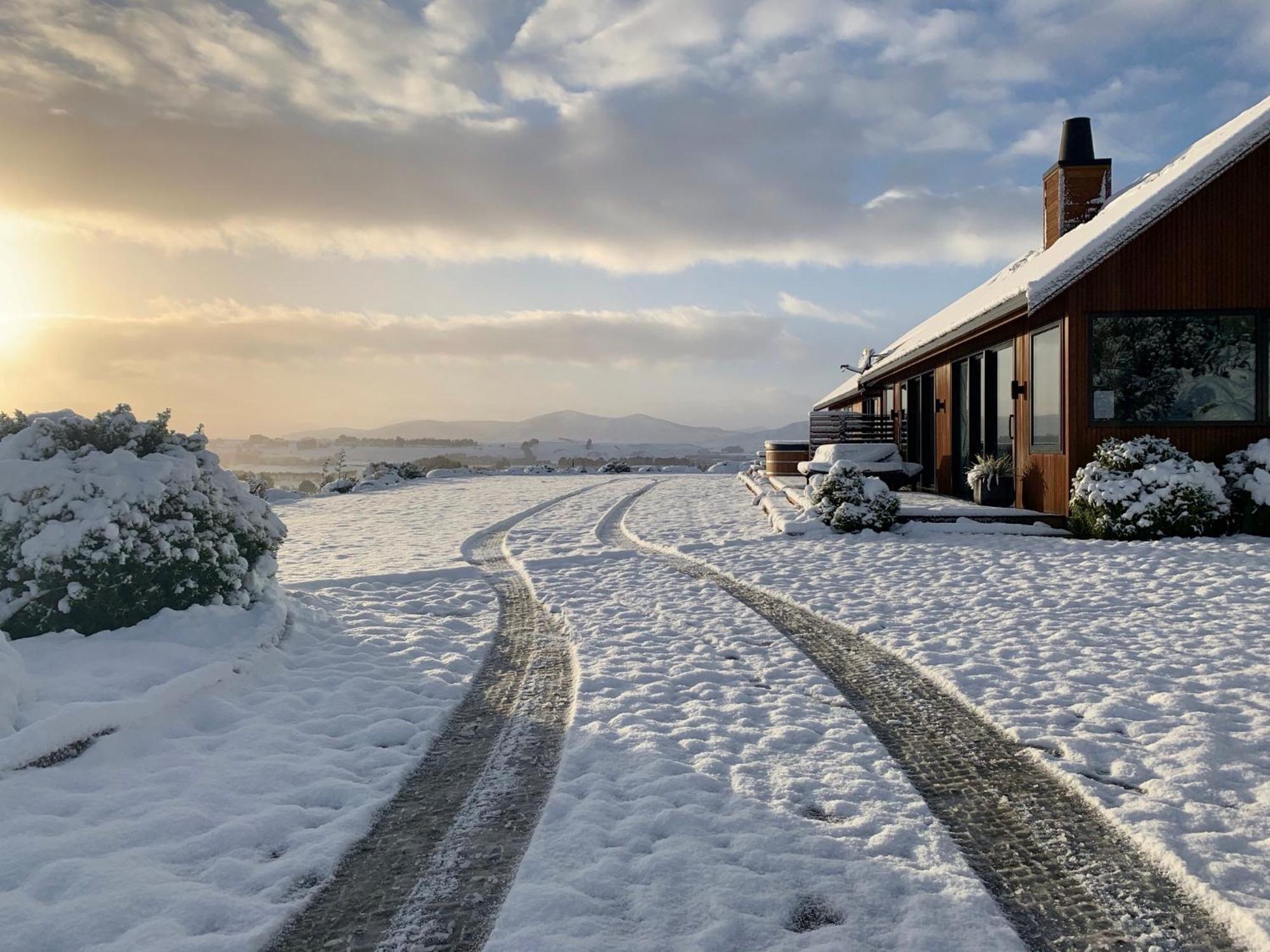 Fiordland Eco-Retreat -- Panoramic Views -- Hot Tub Villa Te Anau Exterior photo
