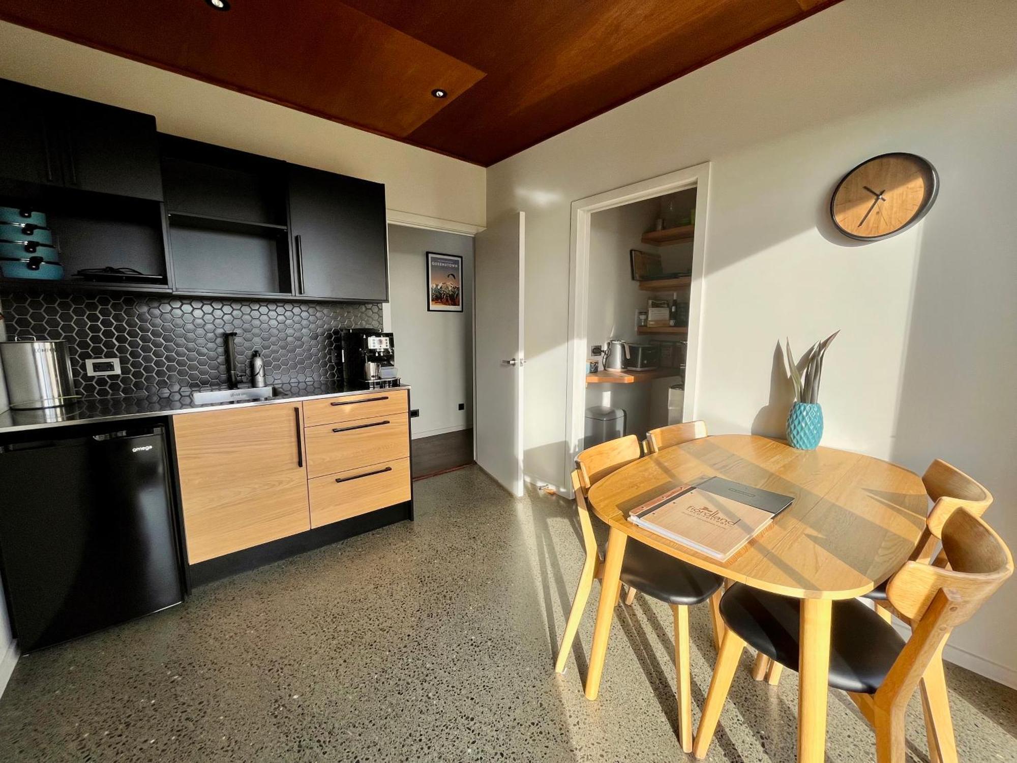 Fiordland Eco-Retreat -- Panoramic Views -- Hot Tub Villa Te Anau Exterior photo