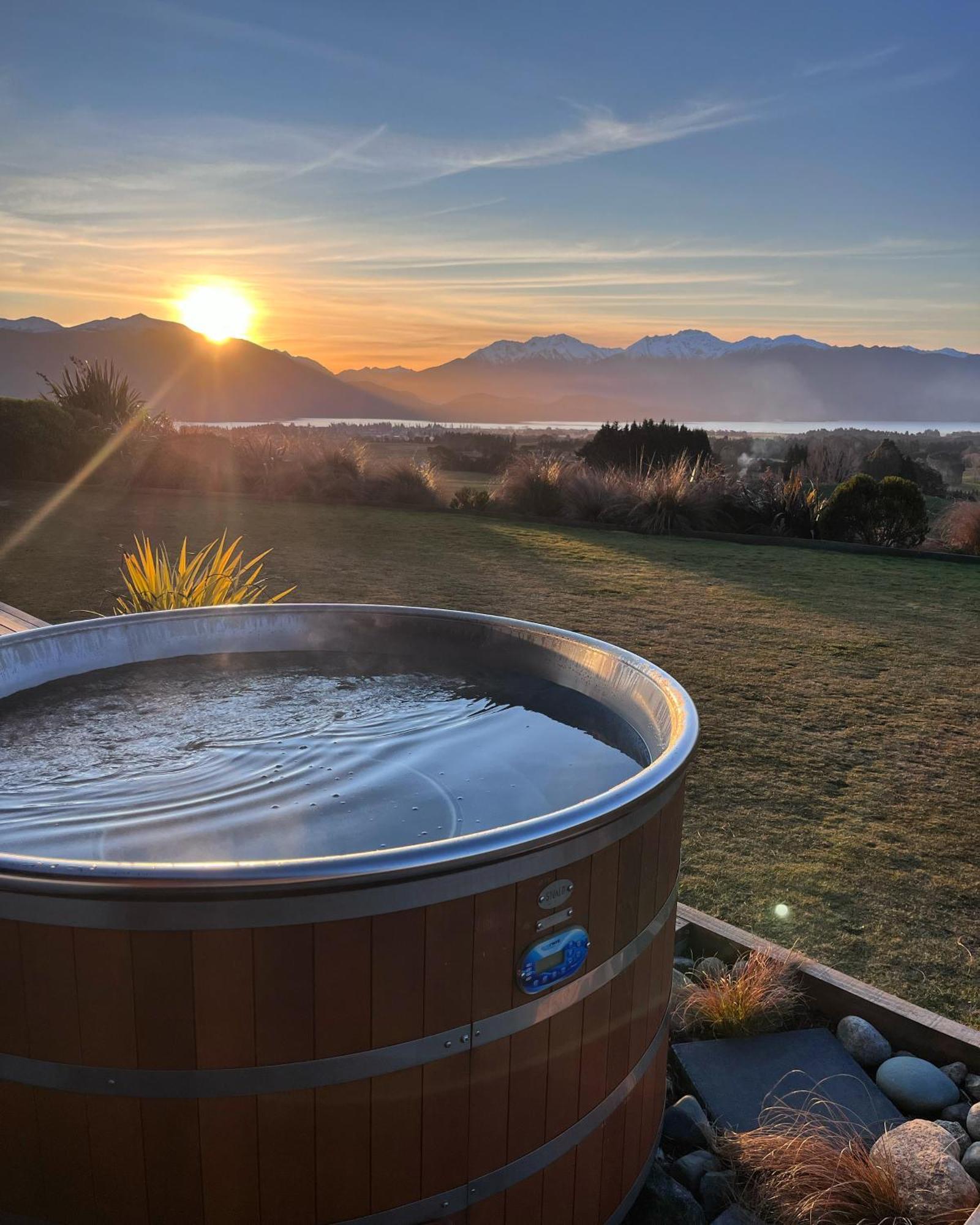 Fiordland Eco-Retreat -- Panoramic Views -- Hot Tub Villa Te Anau Exterior photo